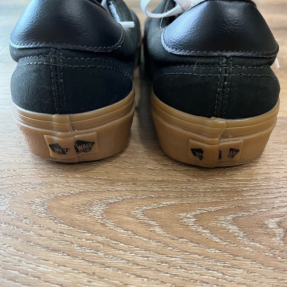 Vans - Picture 4 of 6